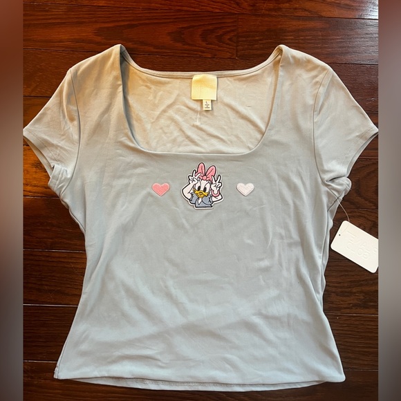 Light Blue NWT Women’s Top with Customized Disney Daisy Patches Size Large - Picture 4 of 4